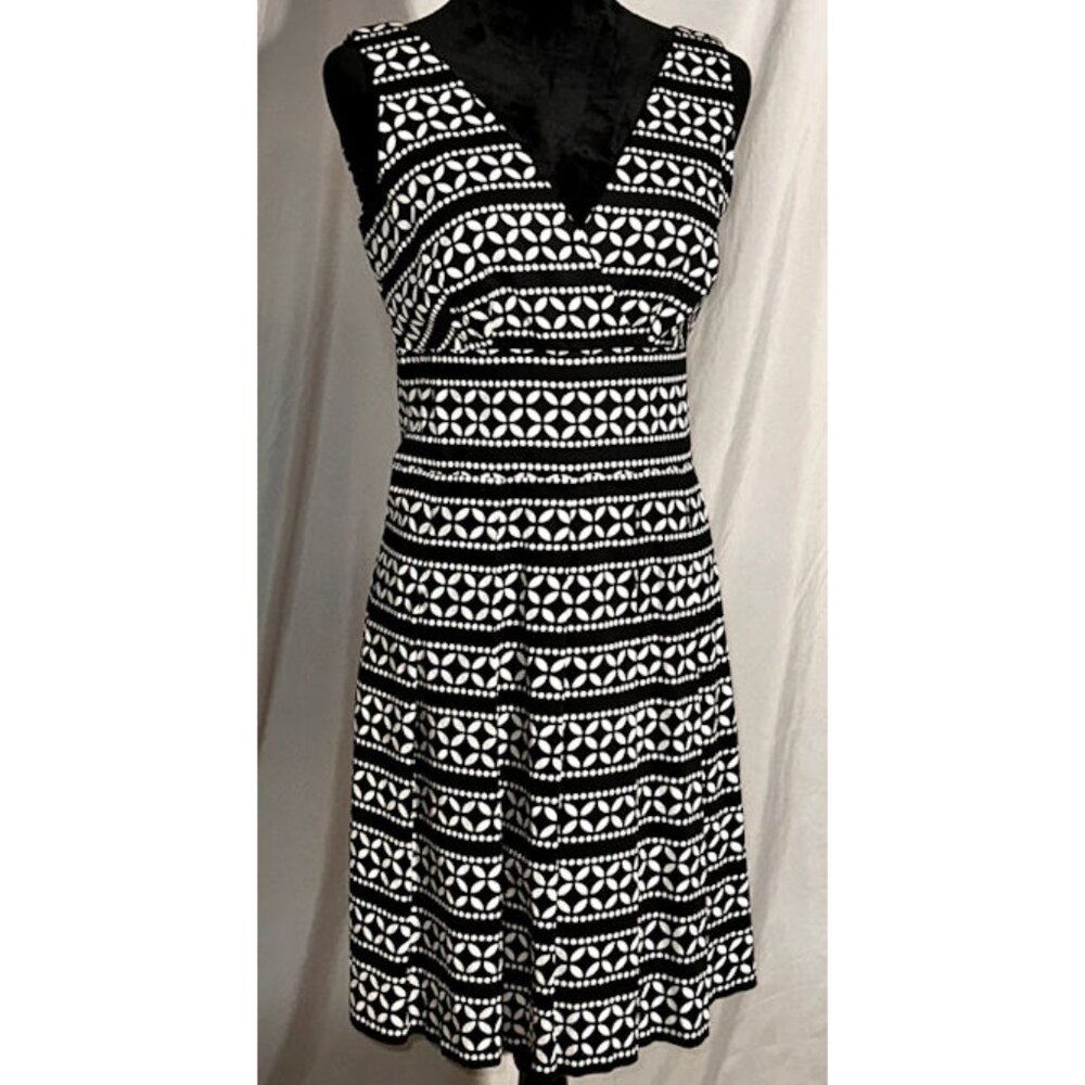 White House Black Market Black and White SLeeveless Dress, Size 4